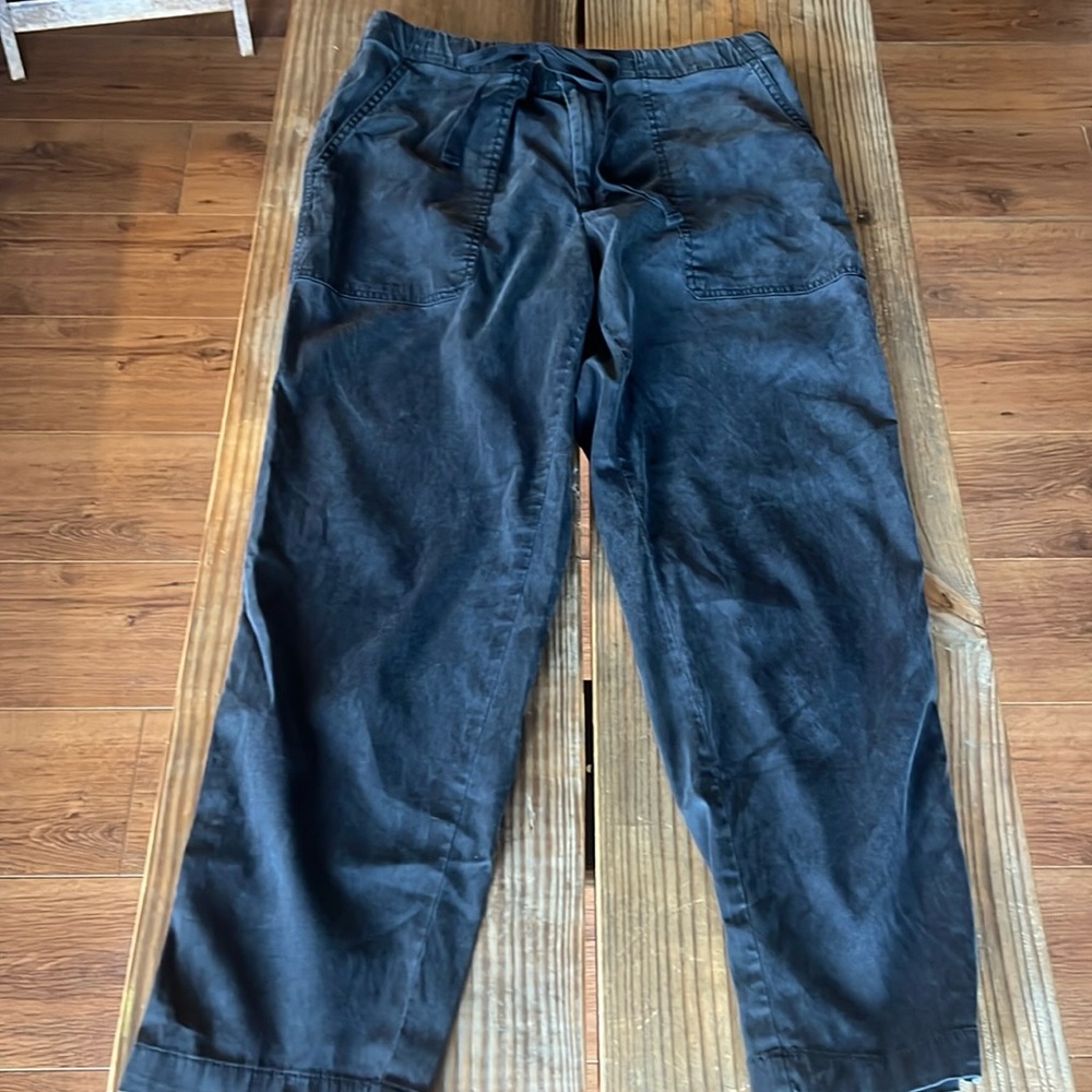 Lou & Grey Drawstring Ankle Length Grey Pant in Medium